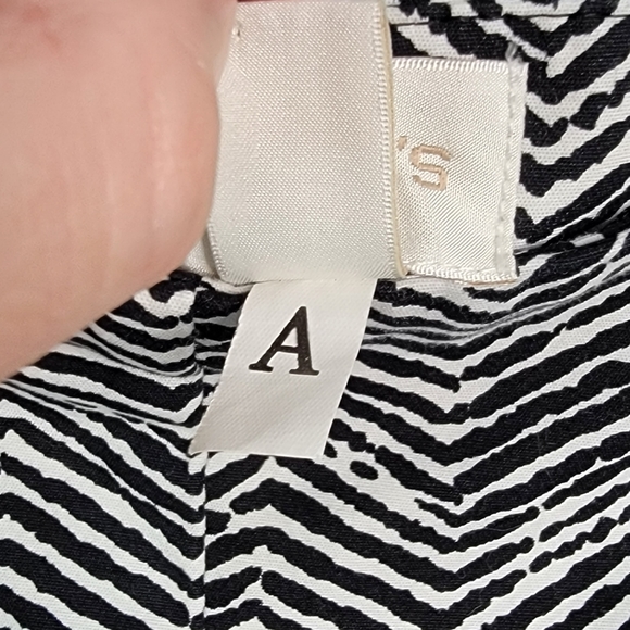 Chico's Crop Zebra Style Print Crop Leg Caucho Capri Pants Women's Size 1 - Picture 7 of 16